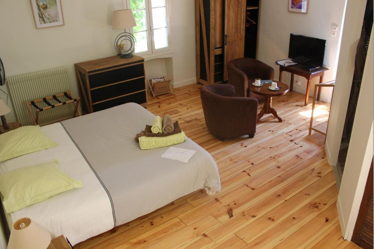 Domaine De La Carriere Bed and Breakfast Sumène Exteriör bild