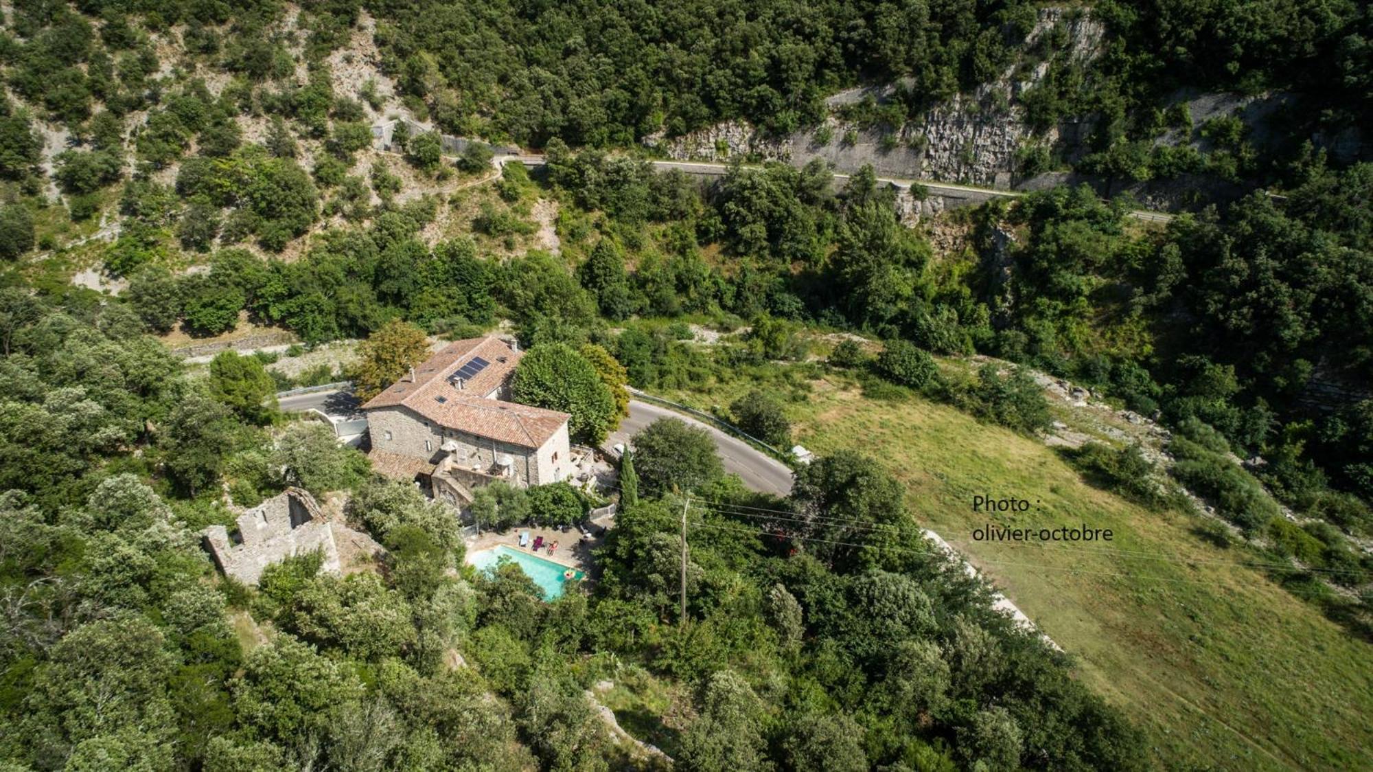 Domaine De La Carriere Bed and Breakfast Sumène Exteriör bild
